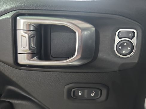 Used 2018 Jeep Wrangler Unlimited Sport S AWD/4WD image 25