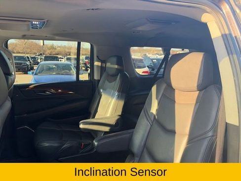 Used 2017 Cadillac Escalade ESV Premium Luxury image 30
