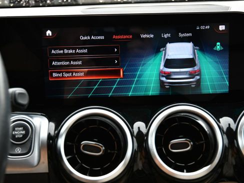 Used 2022 Mercedes-Benz GLB 250 w/ Premium Package image 23