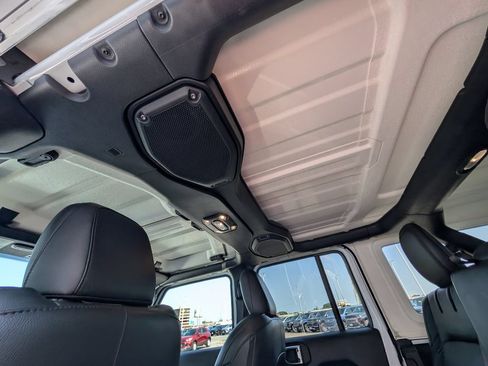 Used 2023 Jeep Wrangler Unlimited Sahara w/ Cold Weather Group AWD/4WD image 17
