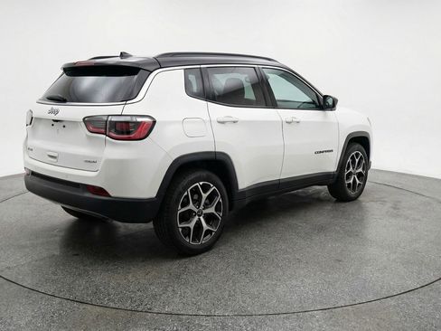 Used 2025 Jeep Compass Limited AWD/4WD image 7