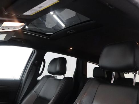 Used 2018 Jeep Grand Cherokee Altitude AWD/4WD image 32