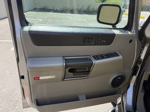 Used 2004 HUMMER H2 w/ Preferred Equipment Group AWD/4WD image 11