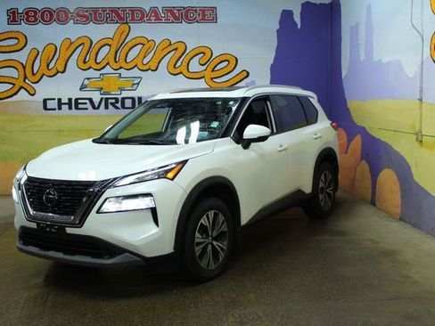 Used 2021 Nissan Rogue SV image 2