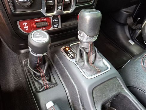Used 2022 Jeep Wrangler Unlimited Rubicon w/ LED Lighting Group AWD/4WD image 18