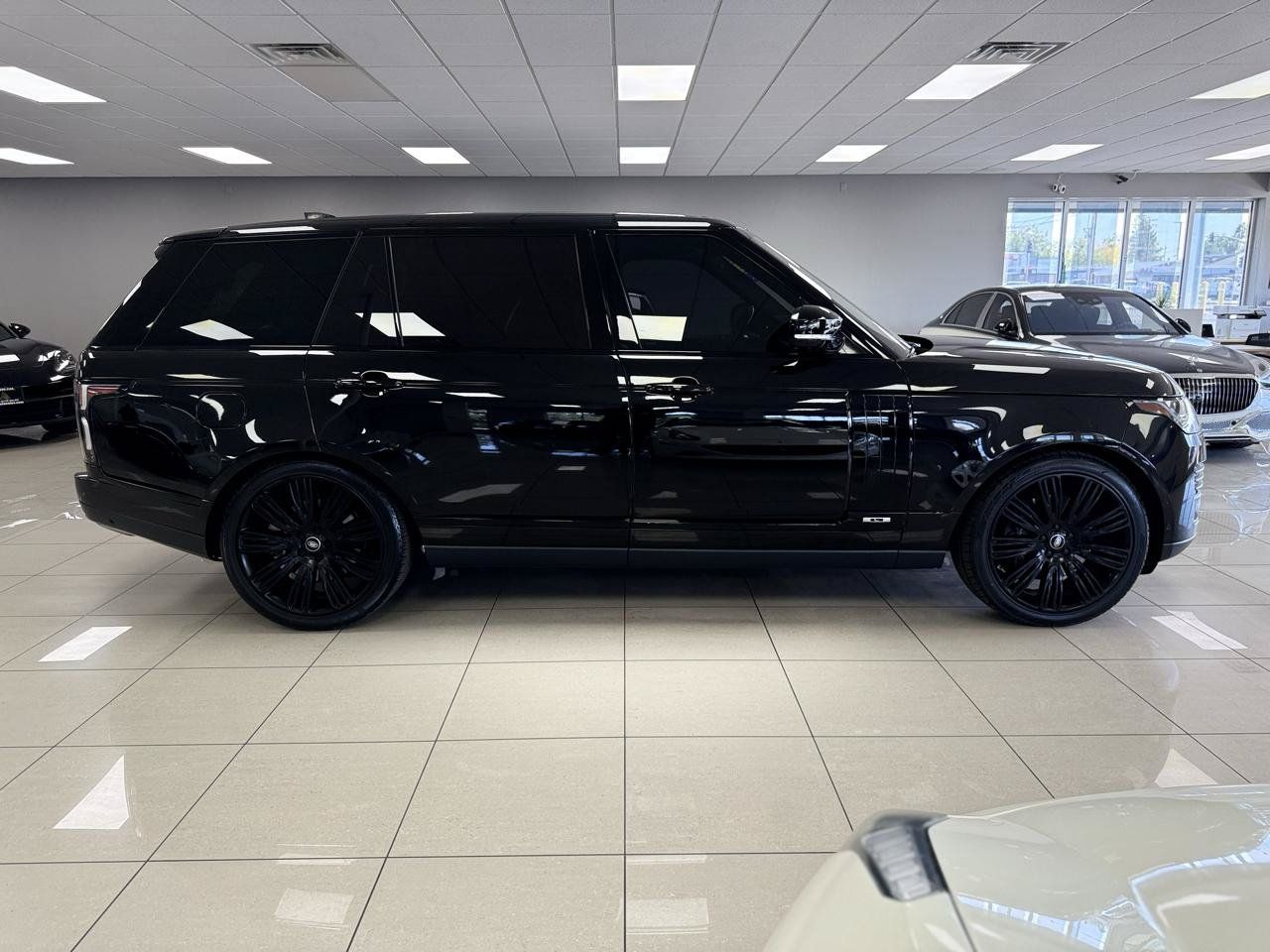 Used 2019 Land Rover Range Rover Long Wheelbase Supercharged AWD/4WD image 3