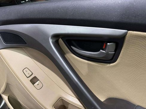 Used 2012 Hyundai Elantra Limited image 49