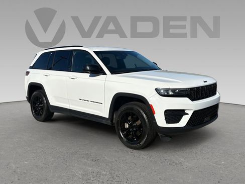 Used 2024 Jeep Grand Cherokee Altitude AWD/4WD image 1