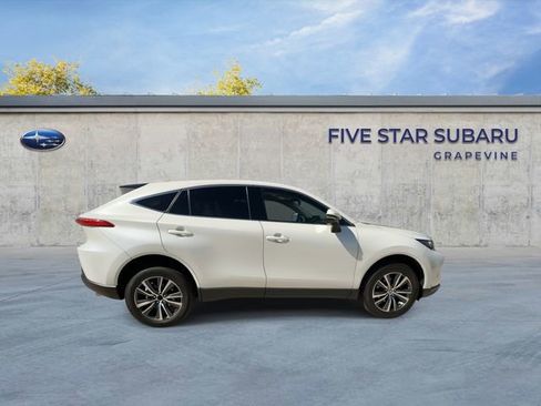 Used 2022 Toyota Venza LE image 9