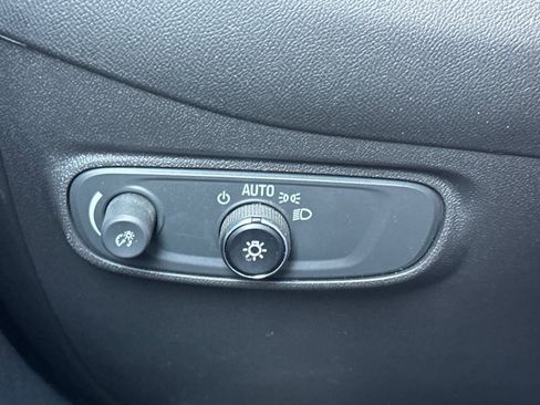 Used 2023 Chevrolet Equinox RS FWD image 39