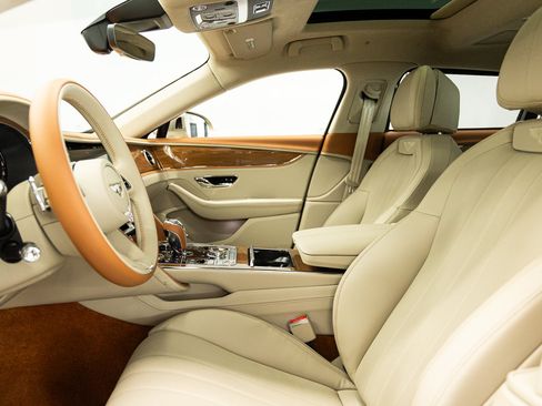 Used 2026 Bentley Flying Spur V8 AWD/4WD image 35