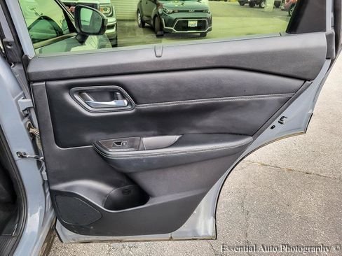 Used 2025 Nissan Rogue SL w/ Tech Package FWD image 33