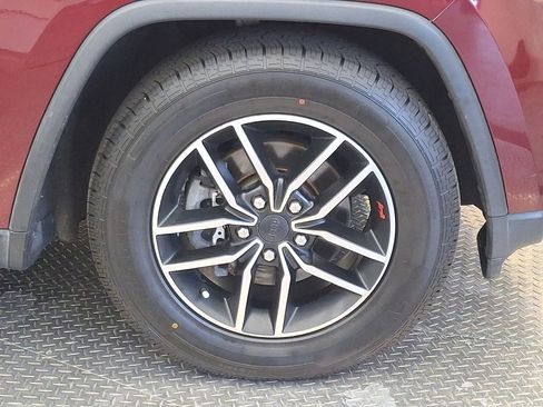 Used 2019 Jeep Grand Cherokee Trailhawk AWD/4WD image 30