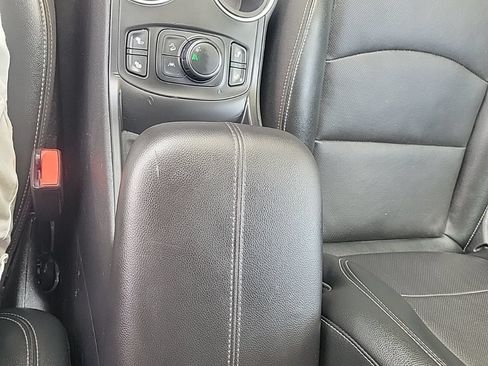 Used 2023 GMC Terrain SLT FWD image 21