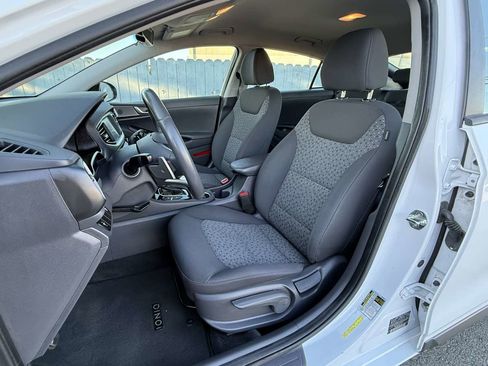 Used 2019 Hyundai Ioniq Plug-In Hybrid image 4