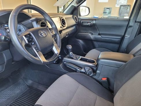Certified 2022 Toyota Tacoma TRD Off-Road w/ Technology Package AWD/4WD image 12