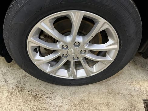 Used 2019 Jeep Cherokee Latitude w/ Popular Appearance Group FWD image 31