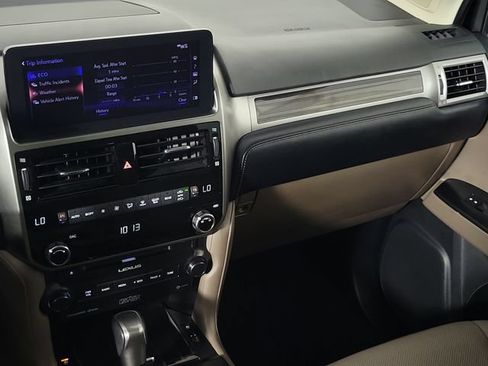 Used 2023 Lexus GX 460 Premium w/ Accessory Package AWD/4WD image 12