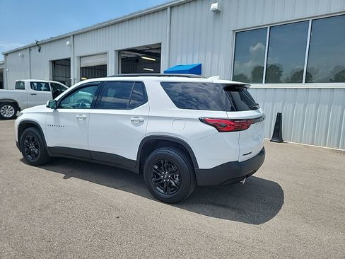 Used 2023 Chevrolet Traverse LT FWD image 3