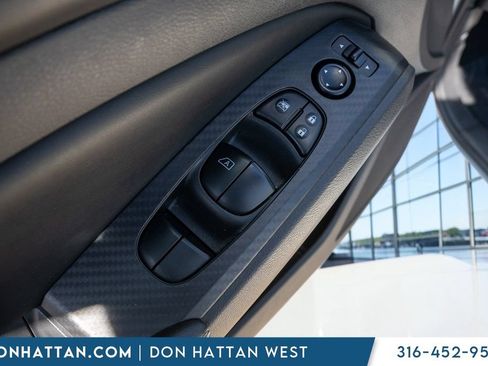 Used 2025 Nissan Altima 2.5 SV FWD image 16