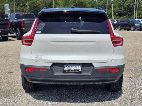 Used 2022 Volvo XC40 T5 R-Design w/ Advanced Package AWD/4WD image 12