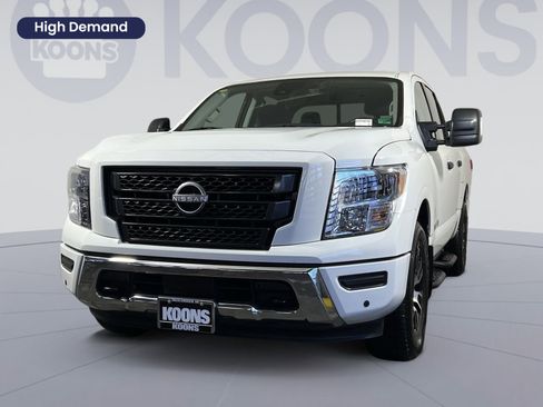 Used 2024 Nissan Titan SV w/ SV Convenience Package image 1