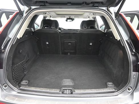 Used 2020 Volvo XC60 T5 Momentum w/ Protection Package Premier image 26