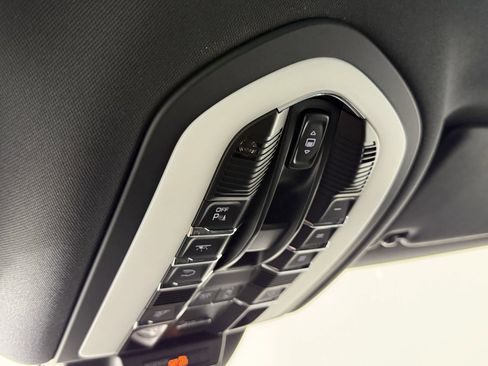 Certified 2026 Porsche Macan S AWD/4WD image 25