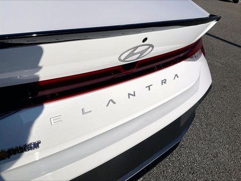 Used 2025 Hyundai Elantra Sport FWD image 28