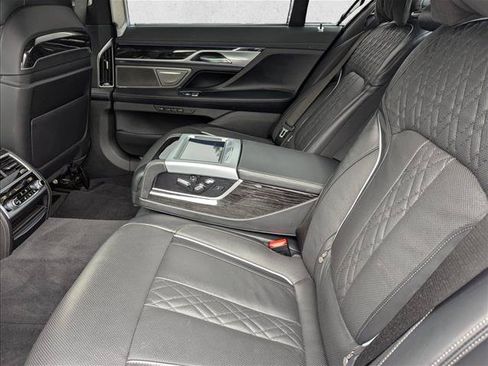 Used 2021 BMW 740i w/ Luxury Rear Seating Package RWD image 26