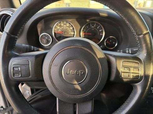 Used 2018 Jeep Wrangler Unlimited Sahara image 30
