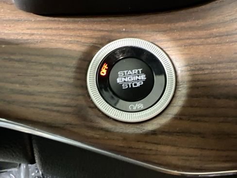 Used 2023 Jeep Grand Cherokee Summit w/ Luxury Tech Group V image 18