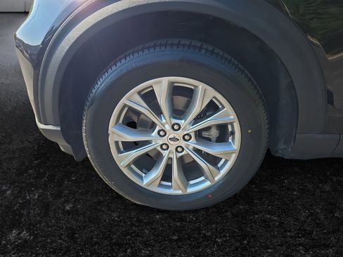 Used 2020 Ford Explorer XLT w/ Equipment Group 202A image 9