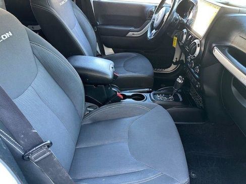 Used 2016 Jeep Wrangler Unlimited Rubicon w/ Connectivity Group AWD/4WD image 16