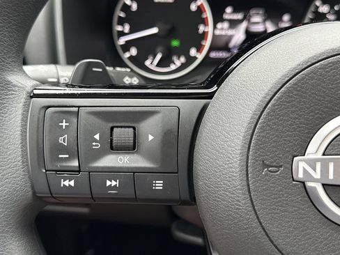 Used 2023 Nissan Rogue SV FWD image 19