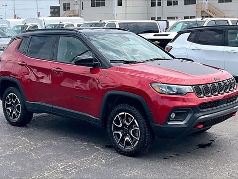 Used 2025 Jeep Compass Trailhawk AWD/4WD image 1