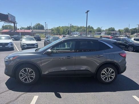 Used 2022 Ford Escape SEL AWD/4WD image 3