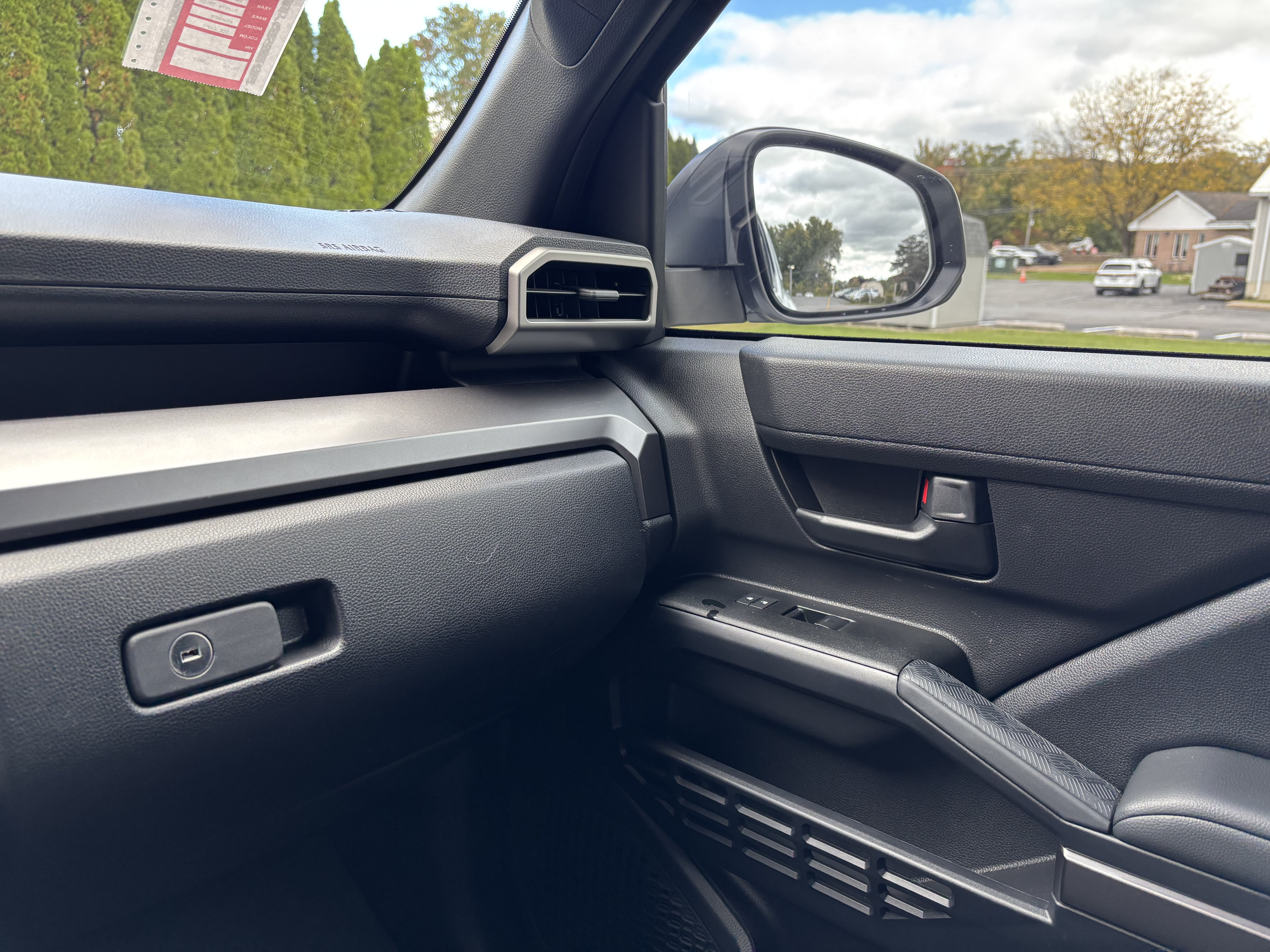 Used 2025 Toyota 4Runner SR5 AWD/4WD image 23