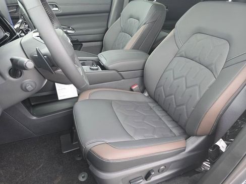 New 2026 Nissan Pathfinder Platinum AWD/4WD image 25