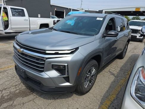 Used 2025 Chevrolet Traverse LT AWD/4WD image 8