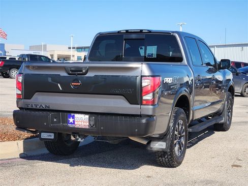 Used 2021 Nissan Titan PRO-4X w/ Pro-4x Convenience Package image 3