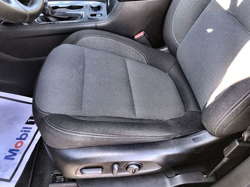 Used 2023 Chevrolet Traverse LT image 12