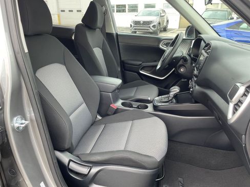 Used 2025 Kia Soul LX w/ LX Technology Package image 34