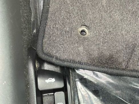 Used 2010 Toyota Yaris L image 13