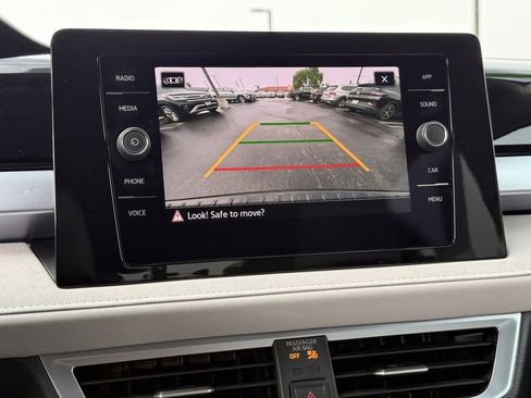 Used 2025 Volkswagen Taos SE image 21