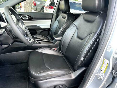 Used 2025 Jeep Compass Limited AWD/4WD image 17