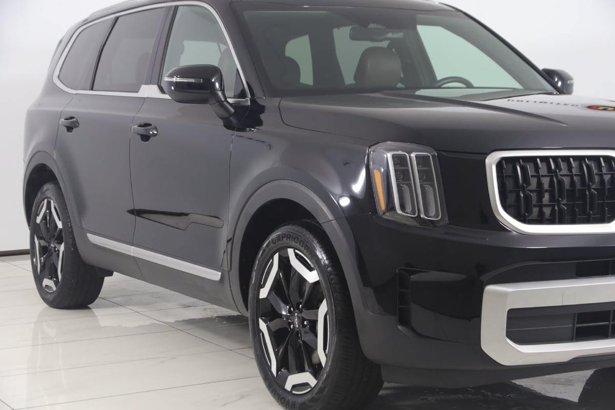 Used 2024 Kia Telluride EX w/ EX Captain's Chair Package FWD image 41