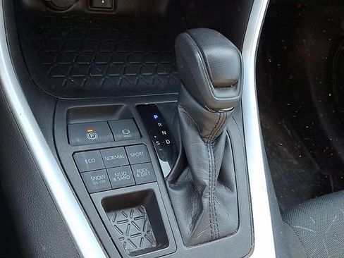 Used 2022 Toyota RAV4 XLE AWD/4WD image 13
