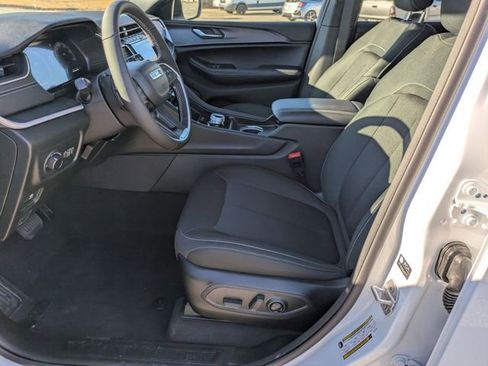 New 2025 Jeep Grand Cherokee Laredo RWD image 17