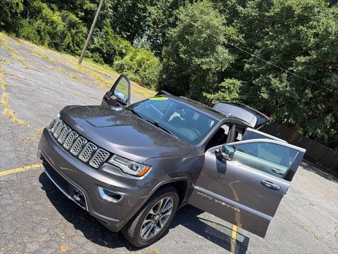 Used 2018 Jeep Grand Cherokee Overland AWD/4WD image 26